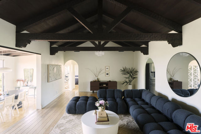 11764 Laurelcrest Drive, Studio City CA: https://media.crmls.org/mediaz/a395f2da-3f8a-4151-9206-b73199e8cffc.jpg
