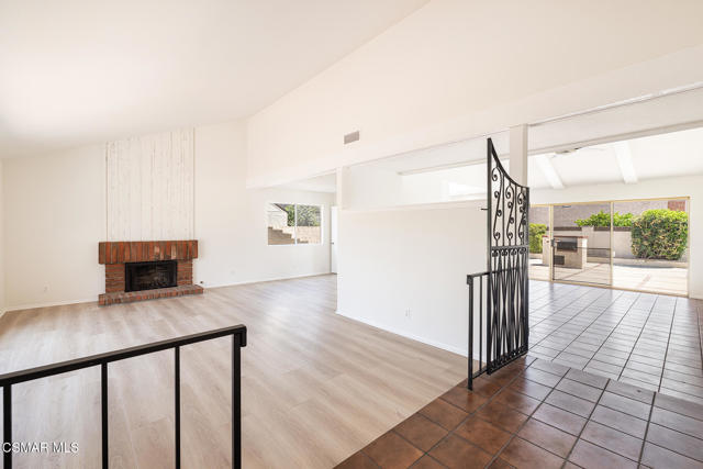 5888 E Marlies Avenue, Simi Valley CA: https://media.crmls.org/mediaz/a3960768-4007-4bfc-aff8-31f417582fe8.jpg