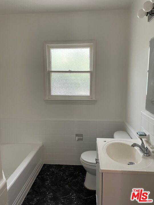 1208 Beverly Green Drive, Los Angeles CA: https://media.crmls.org/mediaz/a39656fb-51f4-472a-ad49-2001fea965f9.jpg