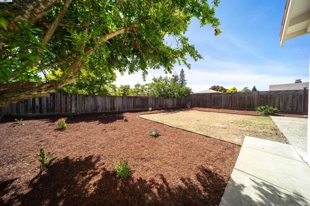35459 Galen Pl, Fremont CA: https://media.crmls.org/mediaz/a3967c8a-33a5-4c24-be3c-b43cd4bcfb5c.jpg