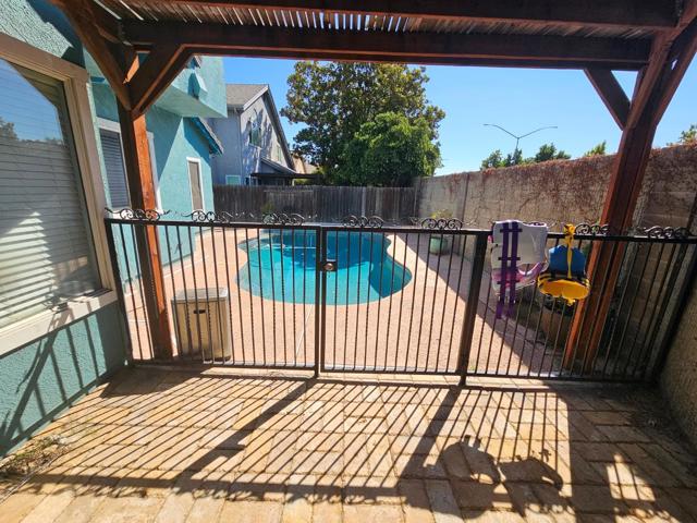 1990 Harvest Landing Court, Tracy CA: https://media.crmls.org/mediaz/a3980bb0-1964-44a6-991c-11a5ca526432.jpg