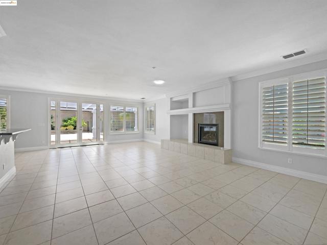 1127 Santa Margherita Way, Brentwood CA: https://media.crmls.org/mediaz/a3999f23-6048-4503-b304-db421858035c.jpg