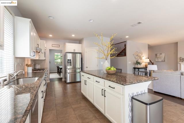 719 Monte Verde Ln, Brentwood CA: https://media.crmls.org/mediaz/a3999fdc-cff9-44cc-bcc6-b7c99e0aa132.jpg