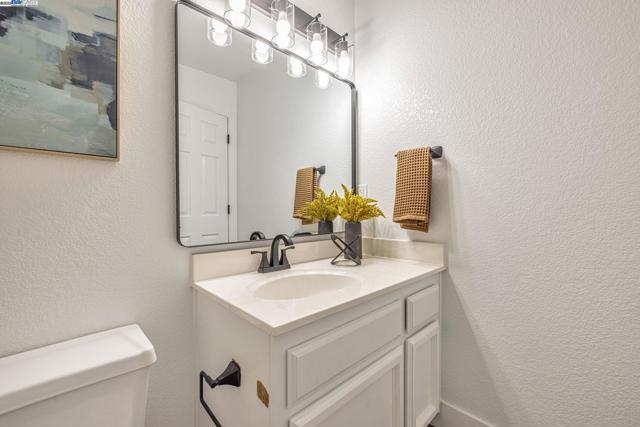 1070 Porter Dr, Roseville CA: https://media.crmls.org/mediaz/a399d1bf-3ac5-4594-a85b-eeee002b81f8.jpg