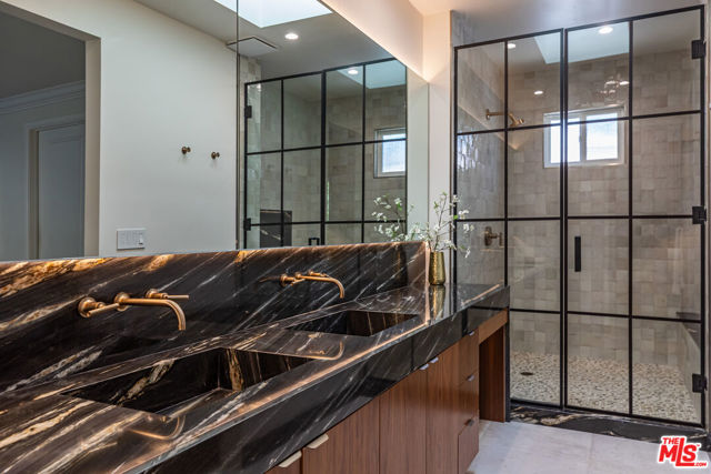 5 Bed Home for Sale in Los Angeles, California