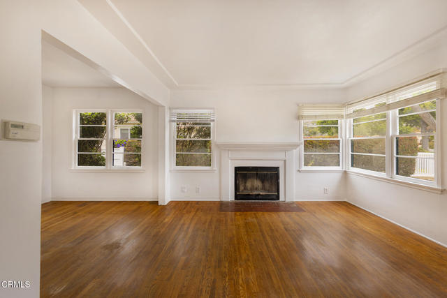 237 N Katherine Drive, Ventura CA: https://media.crmls.org/mediaz/a39a2cf3-e115-48cb-9e3a-ec18d4eff10c.jpg