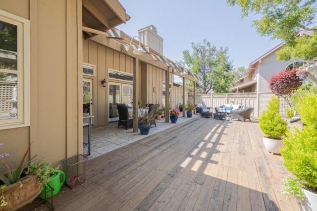 25547 Meadowview Circle,  CA: https://media.crmls.org/mediaz/a39a3803-33e7-4a35-affa-6004a9813d01.jpg