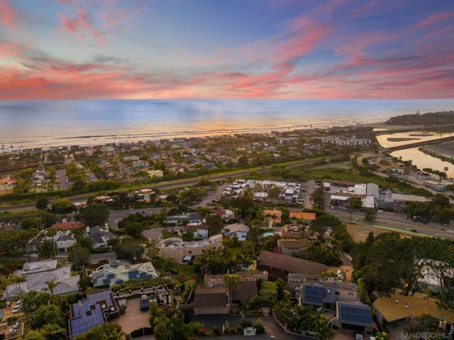 2150 Balboa Ave, Del Mar CA: https://media.crmls.org/mediaz/a39b33c1-3fea-4571-a1b2-e6e8879244f9.jpg