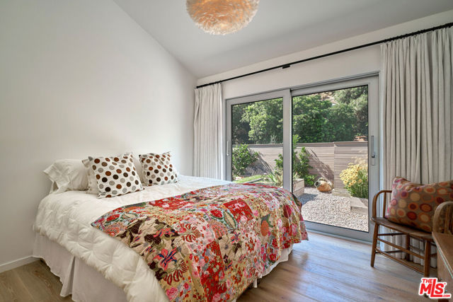 6342 Innsdale Drive, Los Angeles CA: https://media.crmls.org/mediaz/a39be9cb-aebb-4f17-96e5-40a7bdcd79dd.jpg