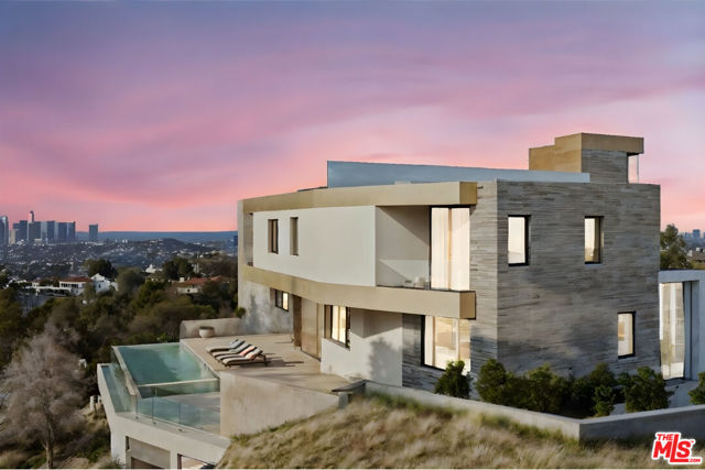 1510 N Tigertail Road, Los Angeles CA: https://media.crmls.org/mediaz/a39c2c67-2ce7-41ec-8edf-88bef416a9a8.jpg