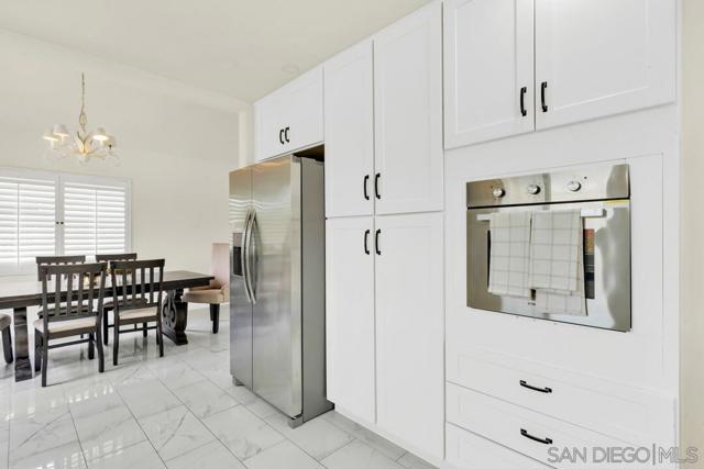 53 Avenida Descanso, Oceanside CA: https://media.crmls.org/mediaz/a39c408f-7127-4ec2-aca9-853fdf5525a0.jpg