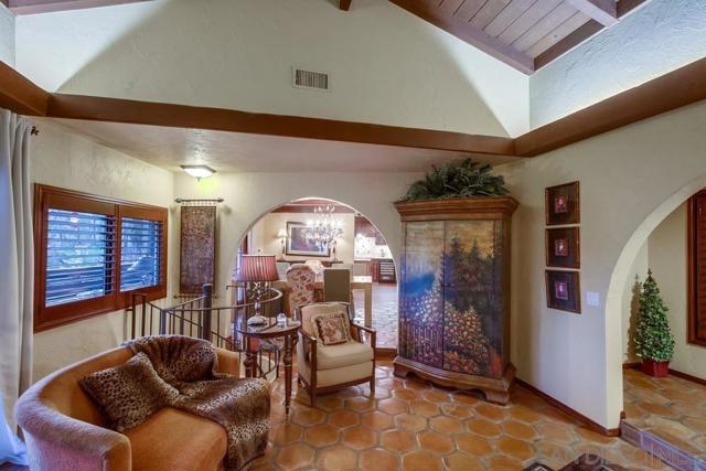 1935 Vista De La Montana, El Cajon CA: https://media.crmls.org/mediaz/a39cc22b-27d4-4d1e-848d-23f7962be5d3.jpg
