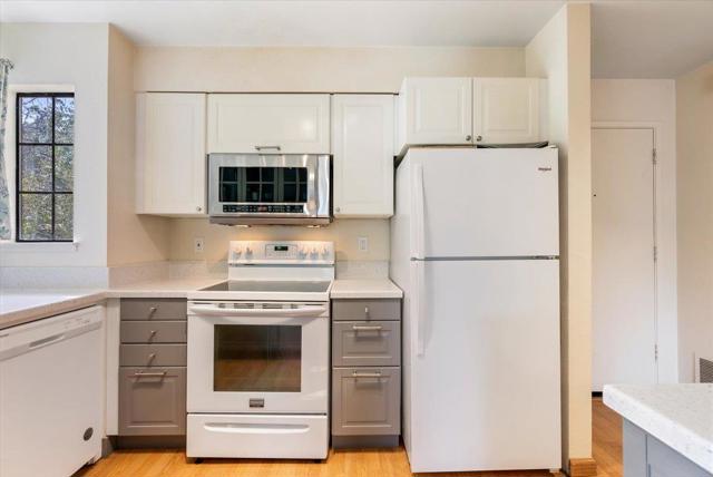 241 Quail Run Court, Monterey CA: https://media.crmls.org/mediaz/a39d17a0-34f5-4d05-a536-551cef256e30.jpg
