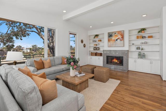 405 W Nutmeg St, San Diego CA: https://media.crmls.org/mediaz/a39d80d1-6bb9-40e9-a286-cd97d4549bb4.jpg