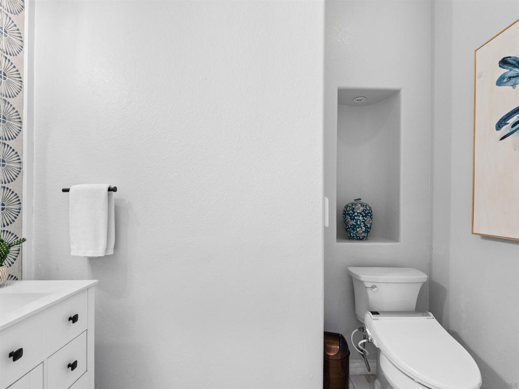 https://media.crmls.org/mediaz/a39d815d-e579-43b0-8d43-33841f22f7e3.jpg?preset=X-Large