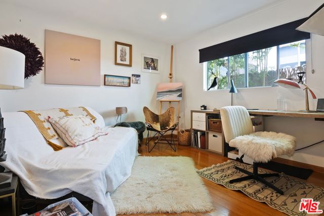 2702 11th Street, Santa Monica CA: https://media.crmls.org/mediaz/a39dd28e-c34f-4403-861d-e0d9cfdb46b0.jpg