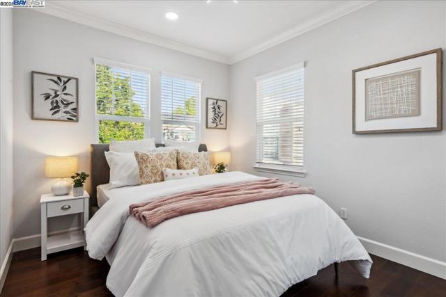 4875 Thorndike Ln, Dublin CA: https://media.crmls.org/mediaz/a39dfc94-b031-4685-994a-1e23cebb6a4b.jpg