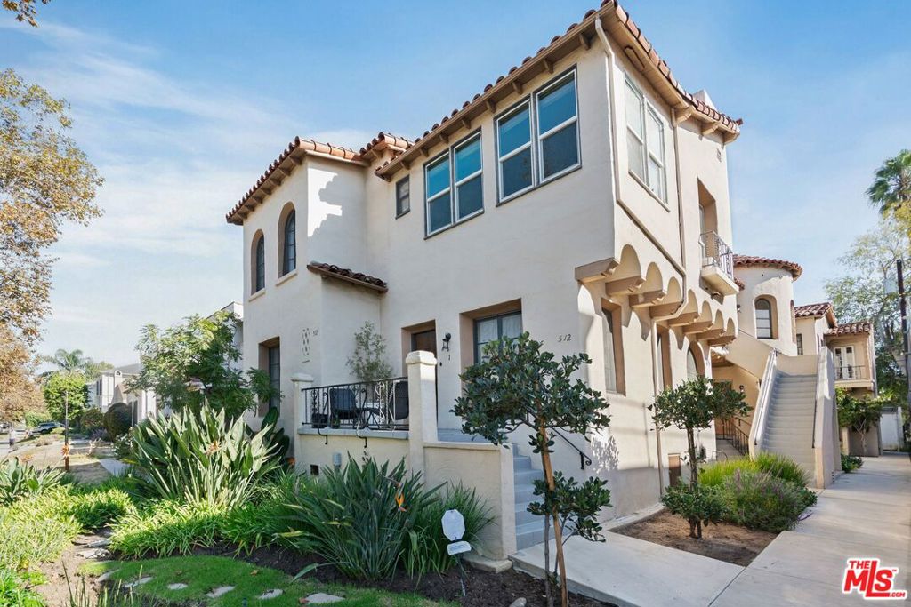 512 N Sycamore Avenue #5