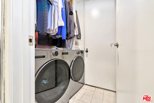 4337 Marina City Drive, Marina del Rey CA: https://media.crmls.org/mediaz/a39e23b8-4421-45bc-a1ba-86ab4d3af575.jpg