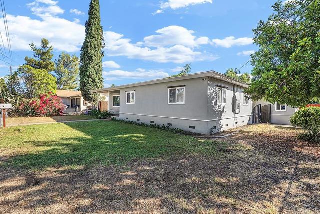 1137 S Pine Street, Escondido CA: https://media.crmls.org/mediaz/a39eca52-c29b-46f1-a183-123323a39a1c.jpg