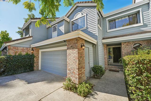 108 Kingswood Cir, Danville CA: https://media.crmls.org/mediaz/a39fa002-1521-4b14-b842-daa9f6076575.jpg
