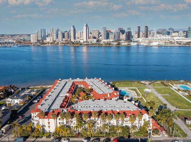 1099 1st st, Coronado CA: https://media.crmls.org/mediaz/a39fb4e8-fb79-465b-b9ff-163baba95c73.jpg