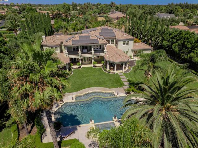 8324 Waterwell Way, Tracy CA: https://media.crmls.org/mediaz/a3a00902-969c-4212-9fde-c90b00153161.jpg