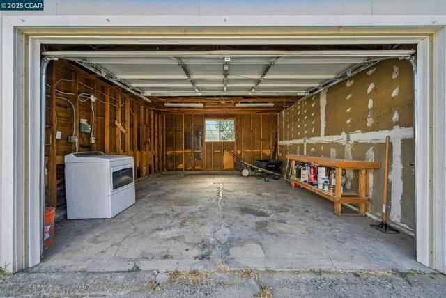 3832 33rd St, Sacramento CA: https://media.crmls.org/mediaz/a3a034dd-23bf-43eb-9d25-2ea0e48541fa.jpg