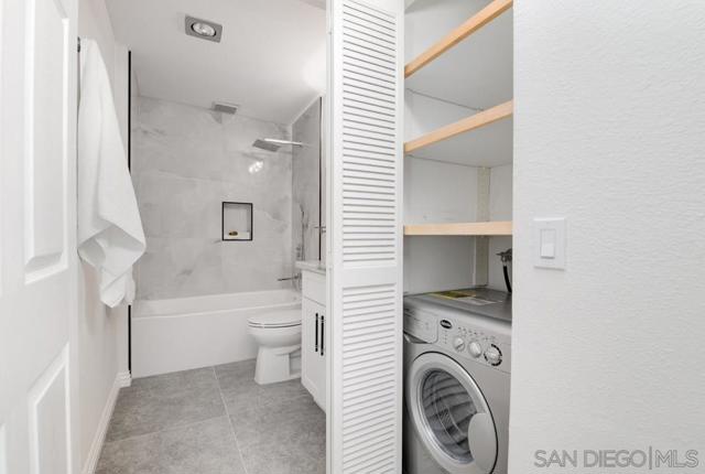 10400 Caminito Cuervo, San Diego CA: https://media.crmls.org/mediaz/a3a0e324-49e6-4aa4-bab0-c5c4ceee8250.jpg