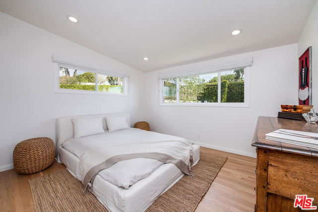 5761 Calpine Drive, Malibu CA: https://media.crmls.org/mediaz/a3a12f24-2363-451a-bf83-2a170e0cc54f.jpg