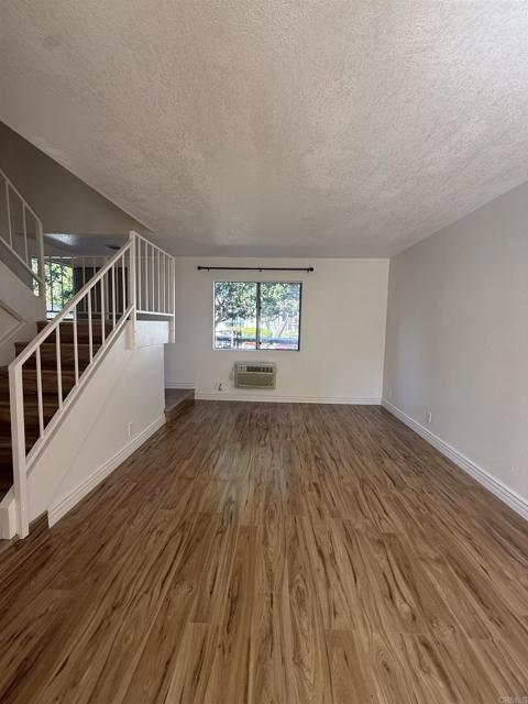 Detail Gallery Image 10 of 20 For 1317 Caminito Gabaldon #H,  –,  CA 92108 - 2 Beds | 1/1 Baths