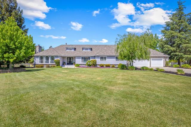 14830 Bartlett Court, San Martin CA: https://media.crmls.org/mediaz/a3a15446-3543-4951-b24f-d92c43c9d795.jpg