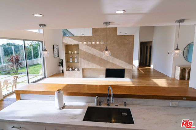 3423 Scadlock Lane, Sherman Oaks CA: https://media.crmls.org/mediaz/a3a21f86-25bd-45df-9cb1-024103746c29.jpg