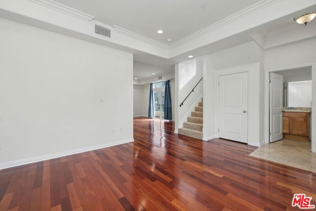15027 Dickens Street, 1 photo 5