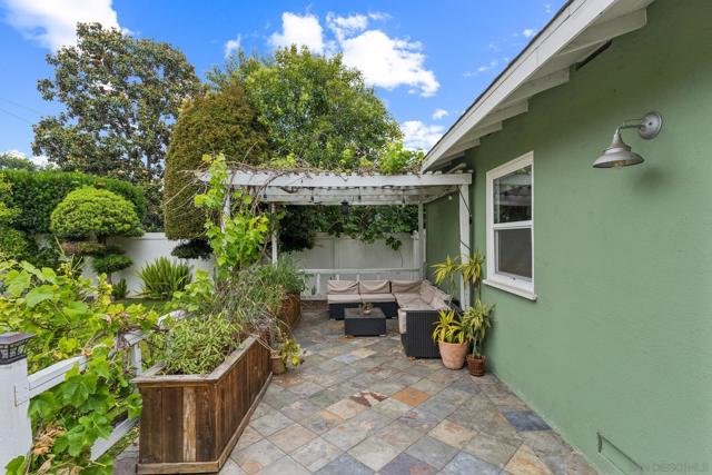 701 Catalina Ave, Santa Ana CA: https://media.crmls.org/mediaz/a3a2cc03-a0c6-40b1-8a3f-956a70681a55.jpg