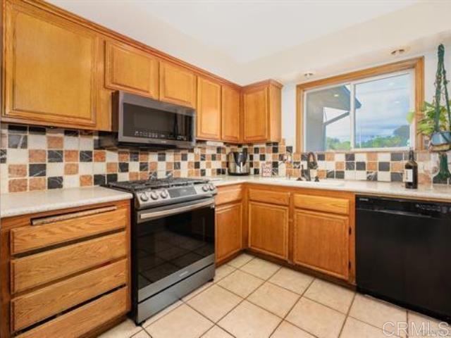 Detail Gallery Image 6 of 32 For 1925 Rock Springs Rd, San Marcos,  CA 92069 - 3 Beds | 2 Baths