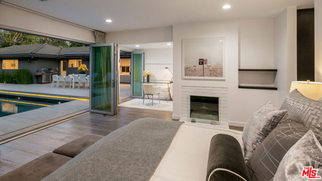 602 N Whittier Drive, Beverly Hills CA: https://media.crmls.org/mediaz/a3a3506d-9a35-45c8-82ae-77ed1a210189.jpg