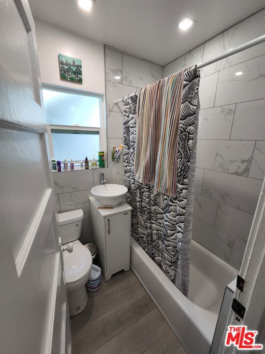 1118 Sanborn Avenue photo 9