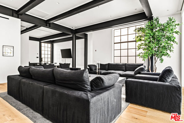 1346 Abbot Kinney Boulevard, Venice CA: https://media.crmls.org/mediaz/a3a416fe-0b1e-4eb9-891f-07425caefd2f.jpg