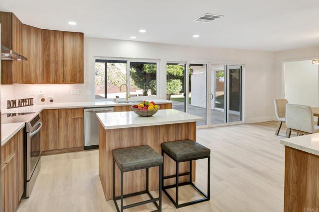 Detail Gallery Image 12 of 46 For 6745 Mewall Dr, San Diego,  CA 92119 - 4 Beds | 3/1 Baths