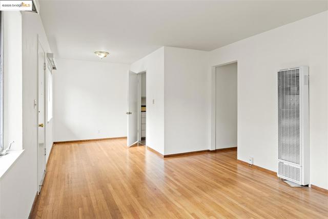 3802 Shafter Ave, Oakland CA: https://media.crmls.org/mediaz/a3a4742b-246e-4ef2-b1c8-c8d64c757e26.jpg