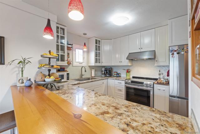 2269 71 Edinburg Ave, Cardiff by the Sea CA: https://media.crmls.org/mediaz/a3a49114-f870-4841-94cd-698e76e0598f.jpg
