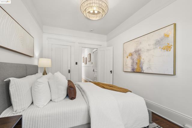 3555 17th St., San Francisco CA: https://media.crmls.org/mediaz/a3a595ef-742a-4410-b014-c95915d93a5e.jpg