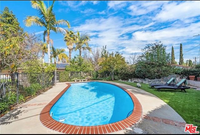24316 Burbank Blvd photo 20