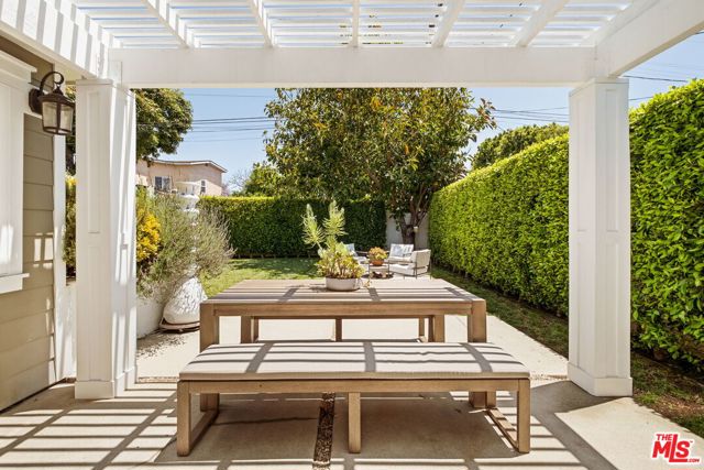 2468 Wellesley Avenue, Los Angeles CA: https://media.crmls.org/mediaz/a3a66809-b43e-4696-b2b2-dc434bc10afa.jpg