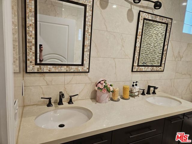 7218 Hillside Avenue, Los Angeles CA: https://media.crmls.org/mediaz/a3a6df47-9982-4bc2-8d87-1265368563f0.jpg