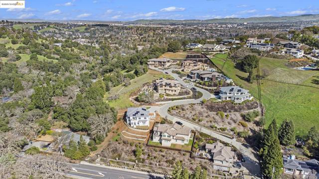 130 Arbor View Ln, Lafayette CA: https://media.crmls.org/mediaz/a3a78449-1d12-4e42-b327-29787063e118.jpg