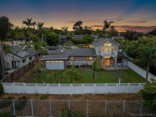 2725 Morning Glory Ln, Carlsbad CA: https://media.crmls.org/mediaz/a3a7fe1e-20c0-4a17-b203-d8e8c5571866.jpg