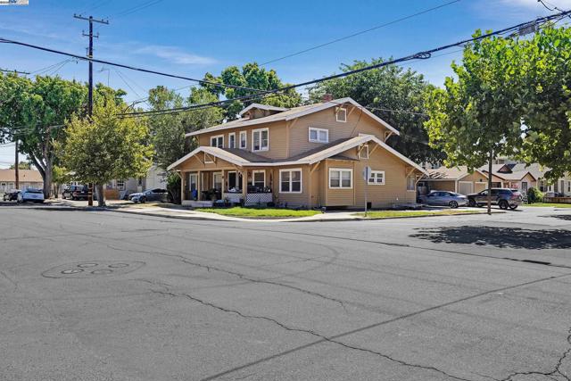 1241 Parker Ave, Tracy CA: https://media.crmls.org/mediaz/a3a81061-6d41-480b-a5a0-fb2d7c7406c5.jpg