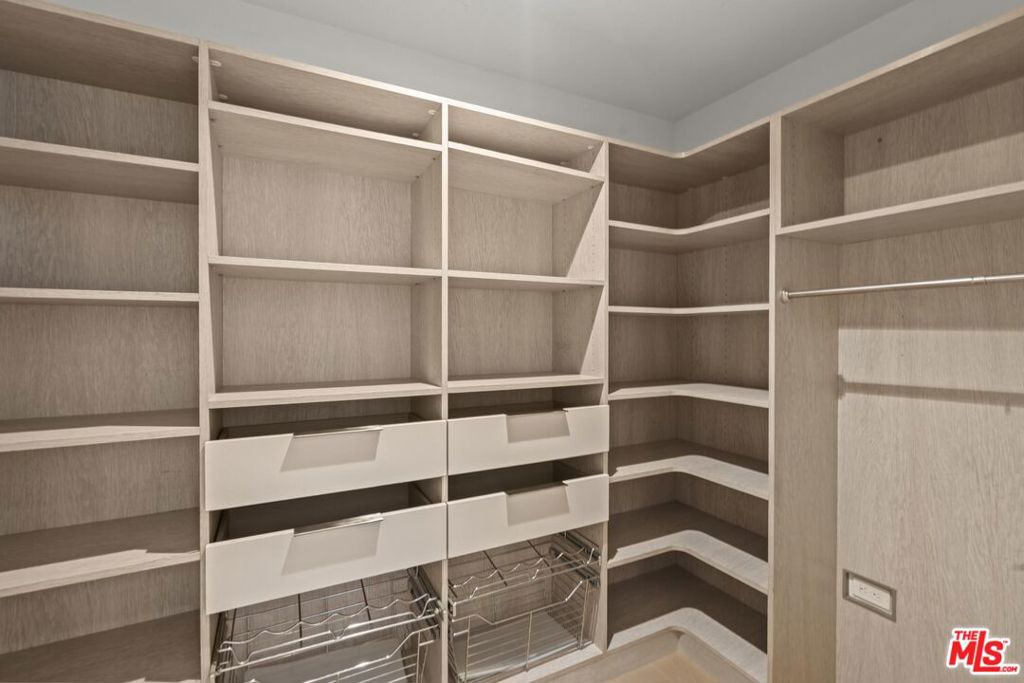 888 E Street - photo 18